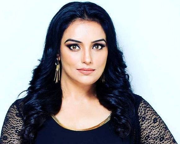 Actor Shweta Menon duped in bank account fraud - Nation Now